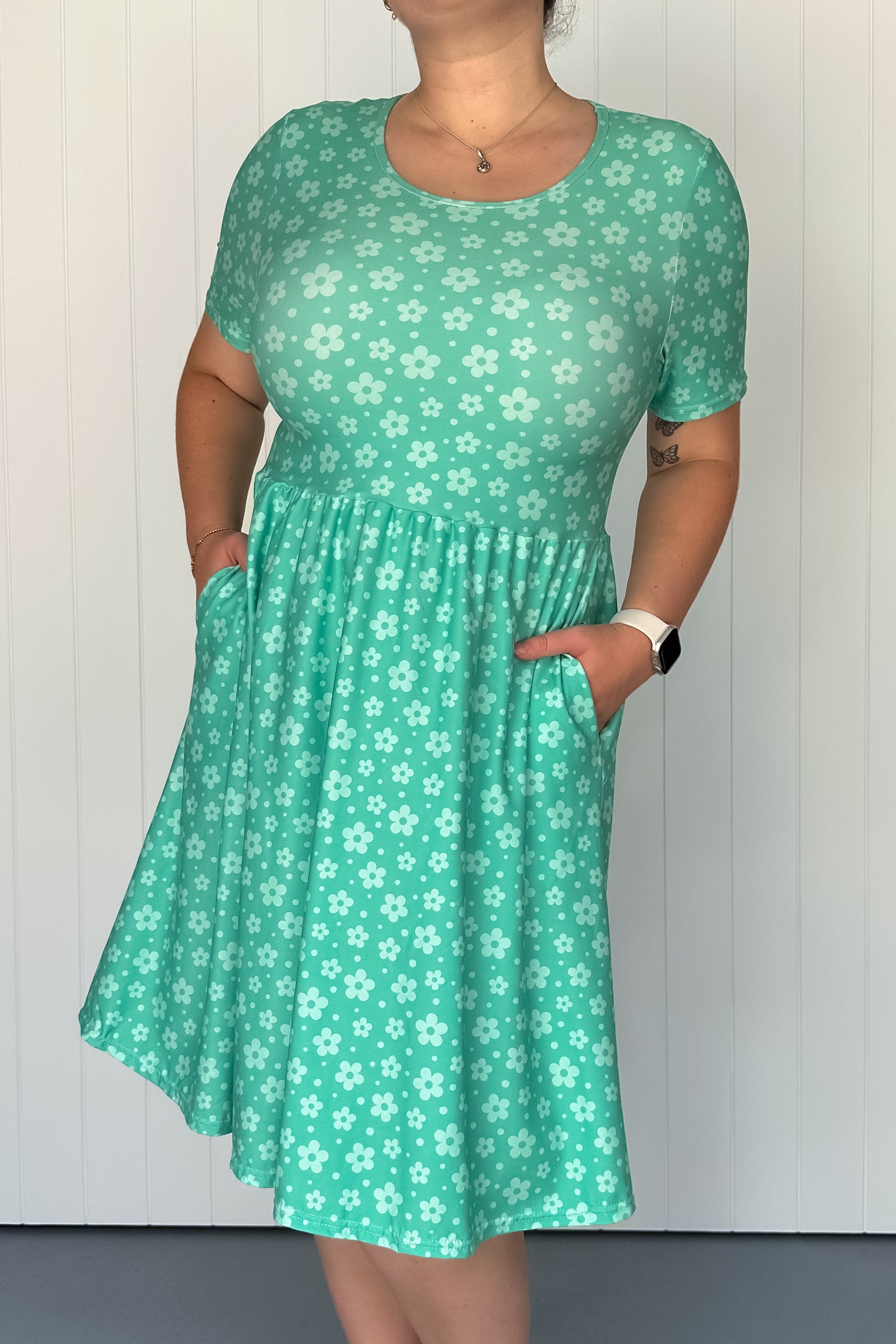 Turquoise Daisy Confetti - Knee Length Dress - Short Sleeve - Pockets