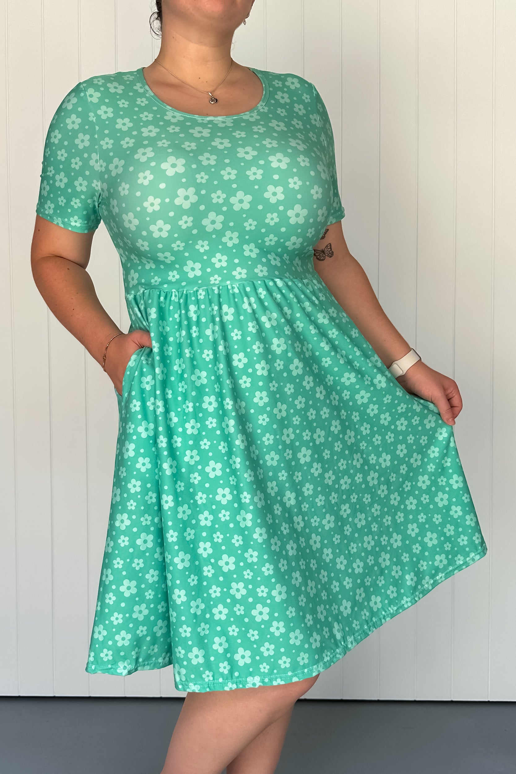 Turquoise Daisy Confetti - Knee Length Dress - Short Sleeve - Pockets