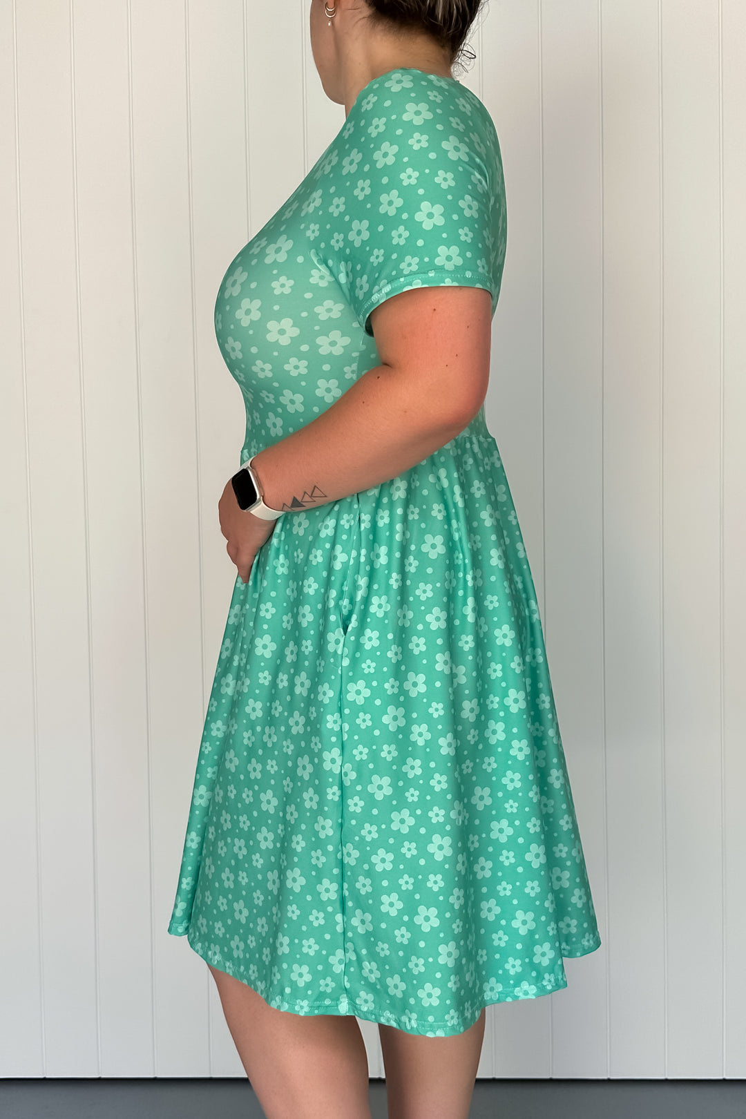 Turquoise Daisy Confetti - Knee Length Dress - Short Sleeve - Pockets
