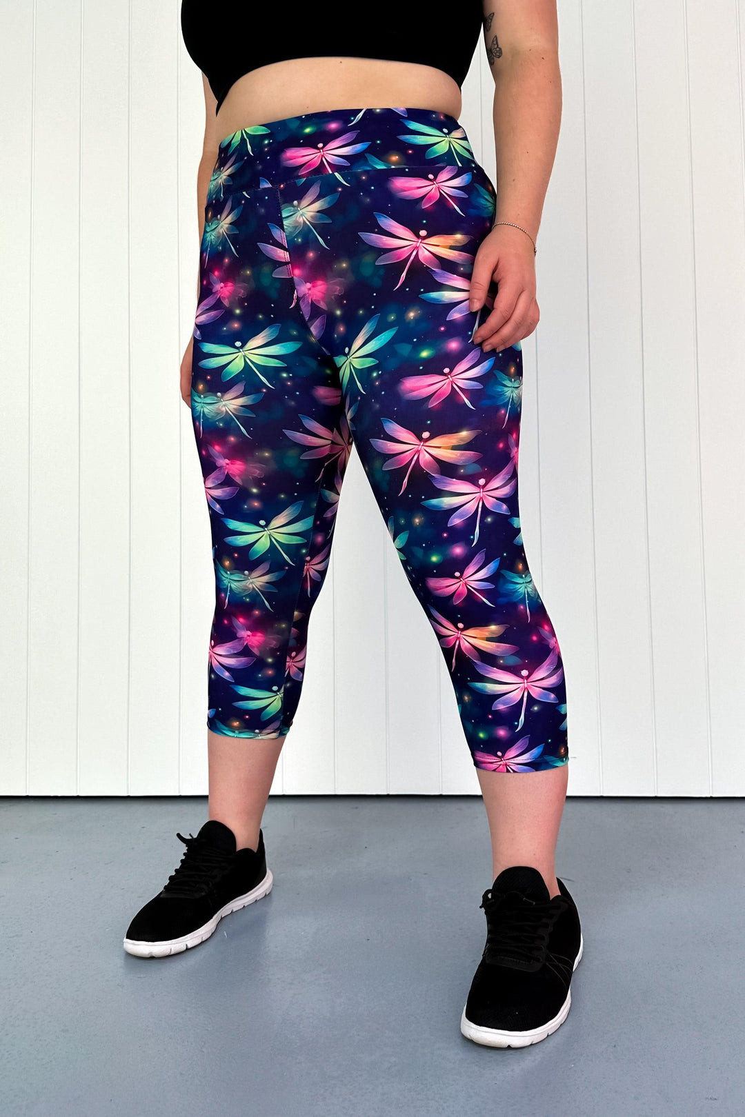 Dragonfly Glow - Casual - Capri Leggings