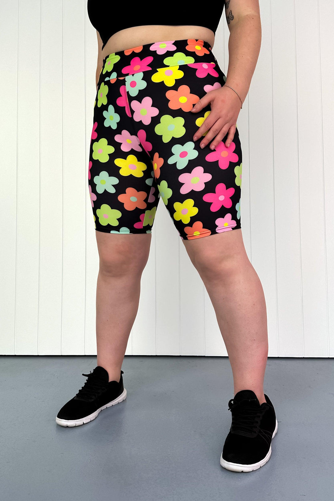 Colourpop Flowers - Casual - Long Shorts