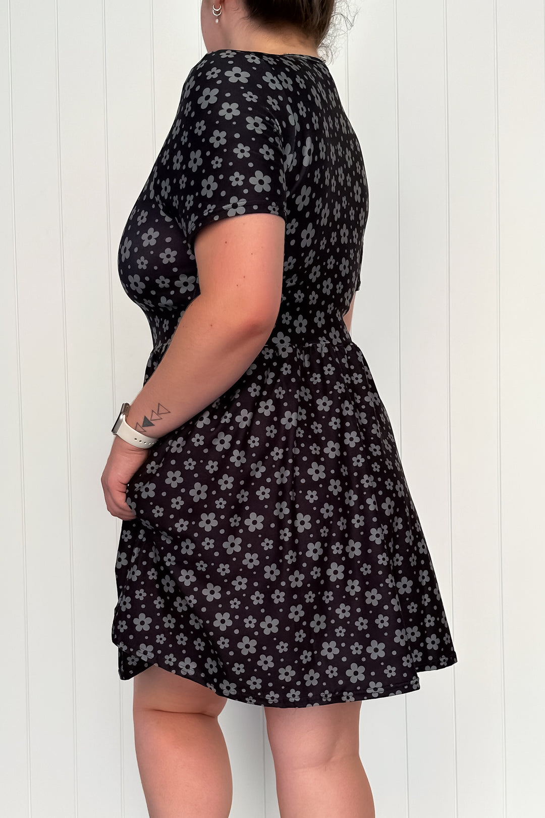 Black Daisy Confetti - Mini Dress - Short Sleeve - Pockets