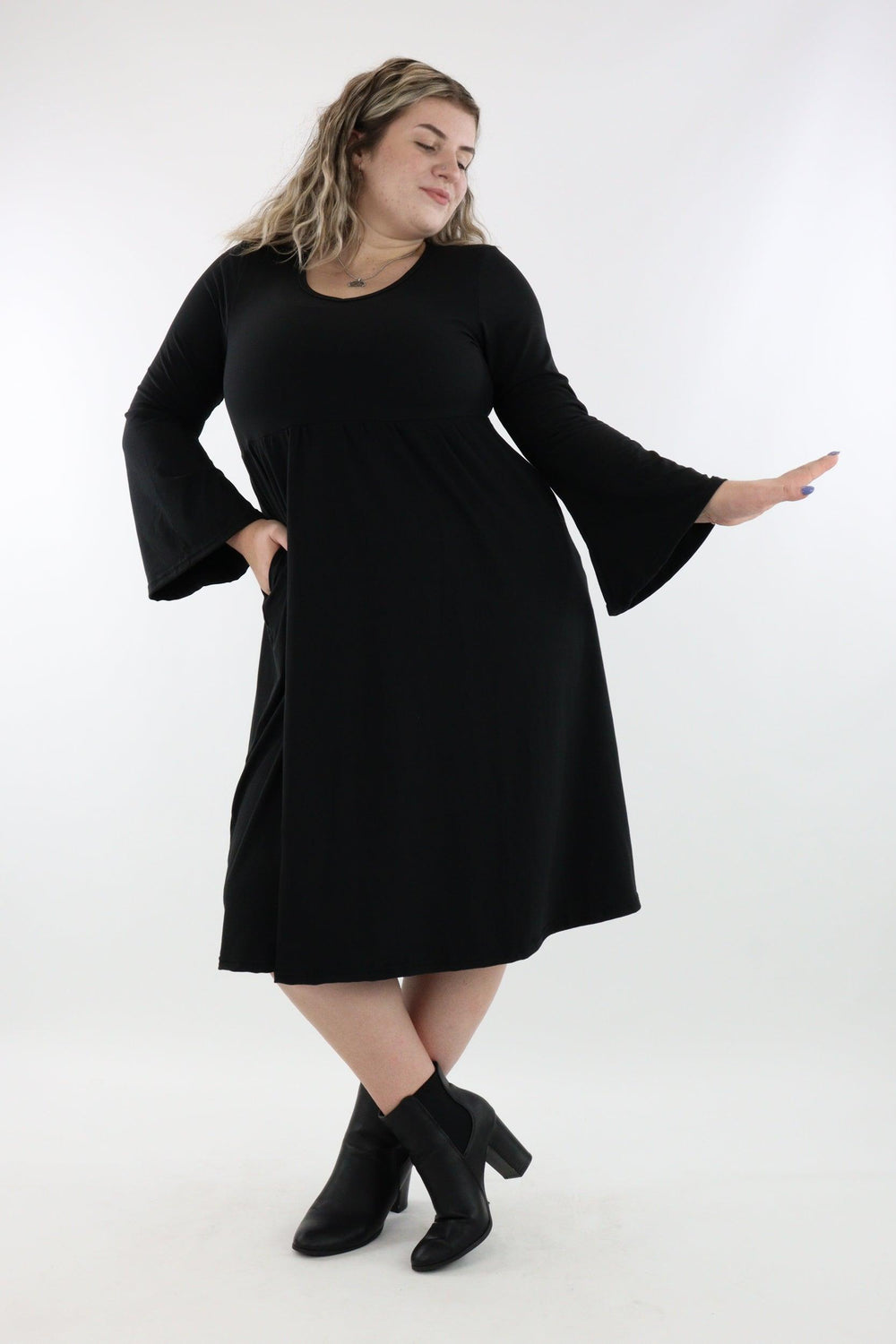 Black - Midi Length Dress - Bell Sleeve - Pockets - Pawlie