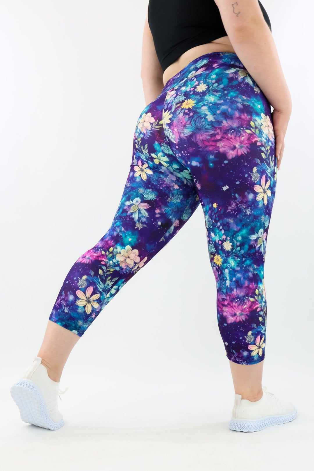 Galaxy Flowers - Casual - Capri Leggings