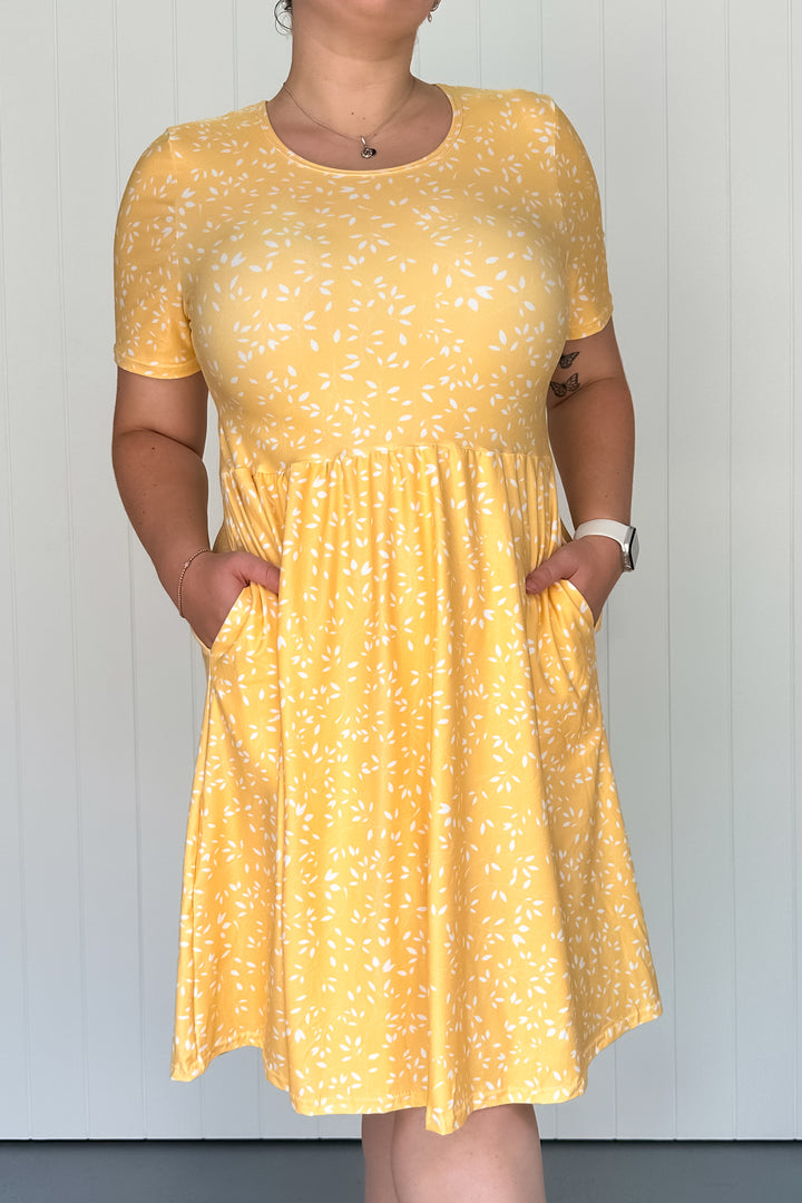 Lemon Petals - Knee Length Dress - Short Sleeve - Pockets