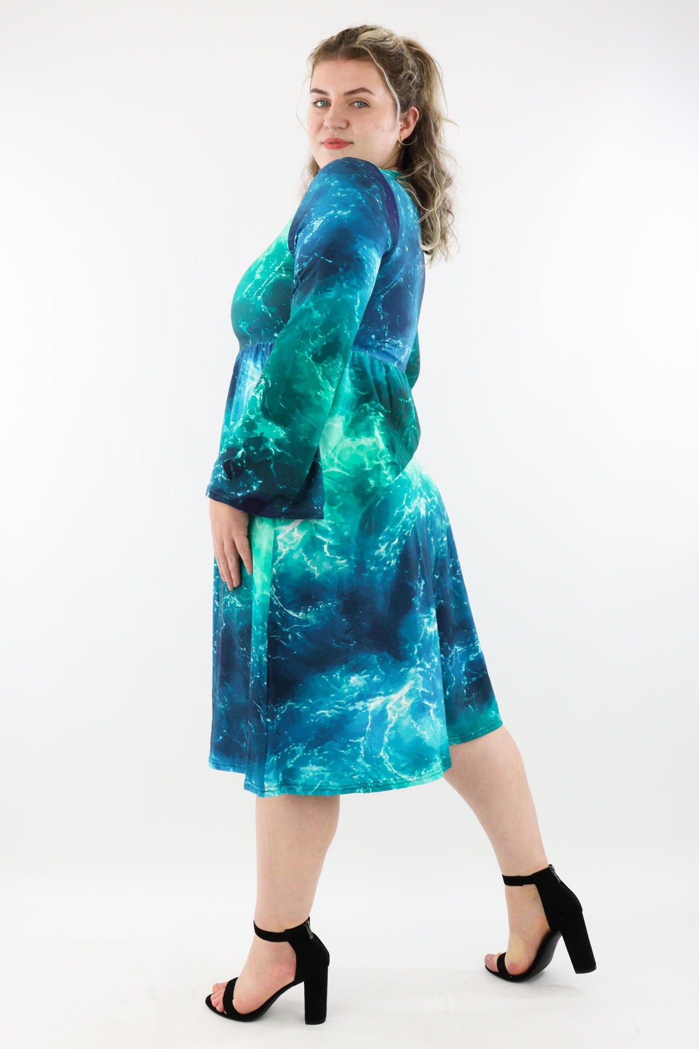 Powerful Ocean - Midi Length Dress - Bell Sleeve - Pockets