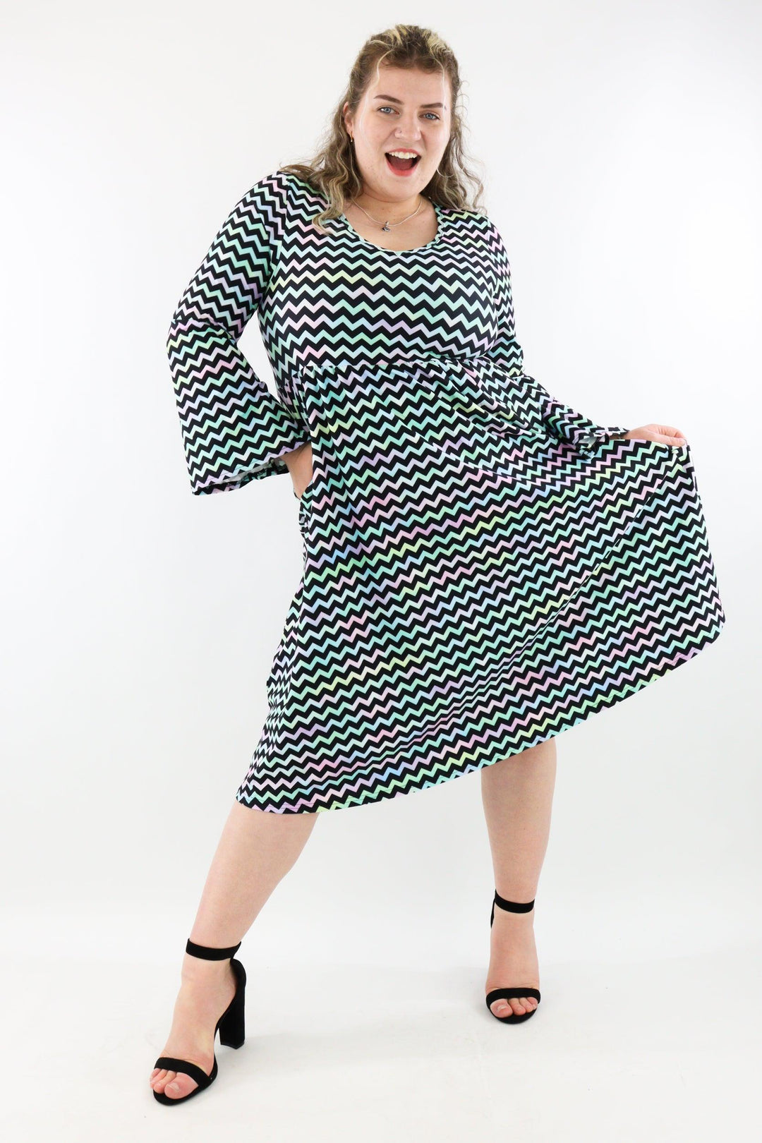 Coloura - Midi Length Dress - Bell Sleeve - Pockets