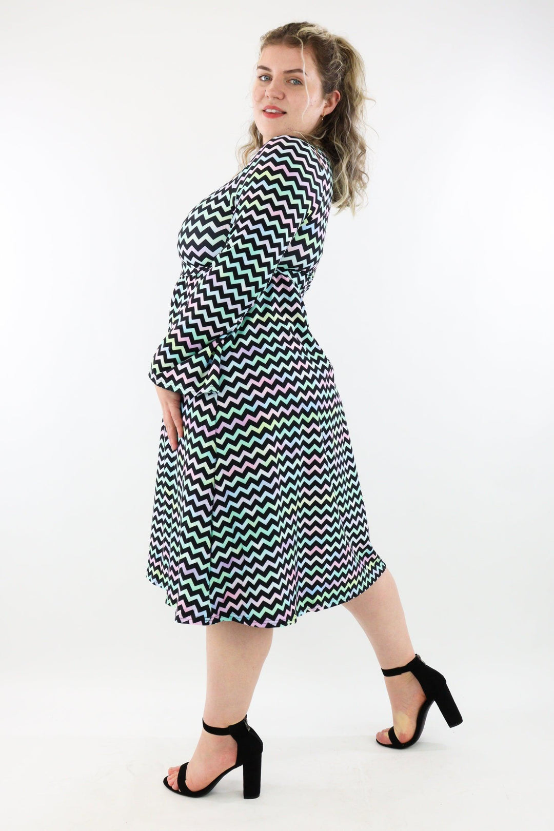 Coloura - Midi Length Dress - Bell Sleeve - Pockets