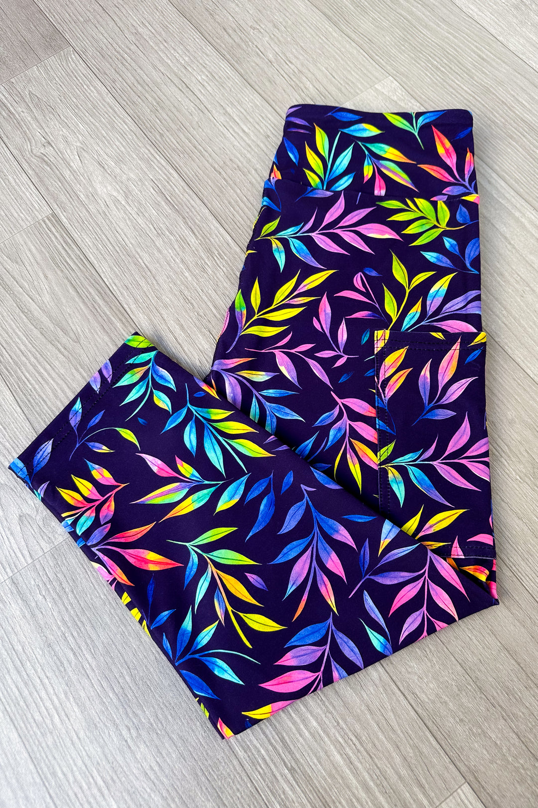 Glow Vine - Casual - Capri Leggings - Pockets