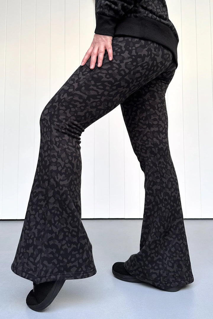 Black Panther - Fleece - Flarey Leggings - Pockets (Imperfect)