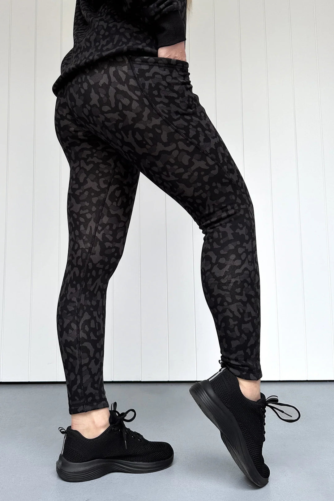 Black Panther - Fleece - Leg Pockets - Full Leggings (Imperfect)
