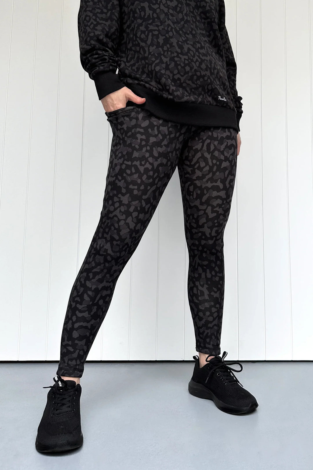 Black Panther - Fleece - Leg Pockets - Full Leggings (Imperfect)