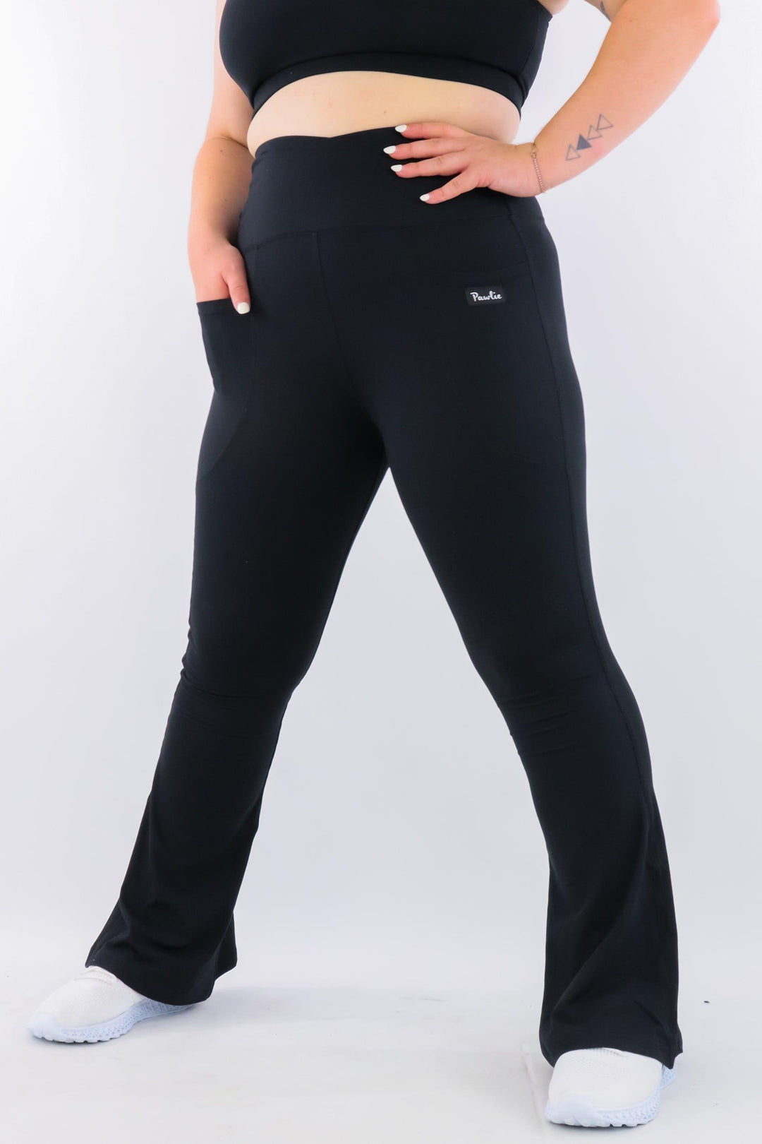 Plain Black - Regular Flarey Leggings - Leg Pockets - Pawlie