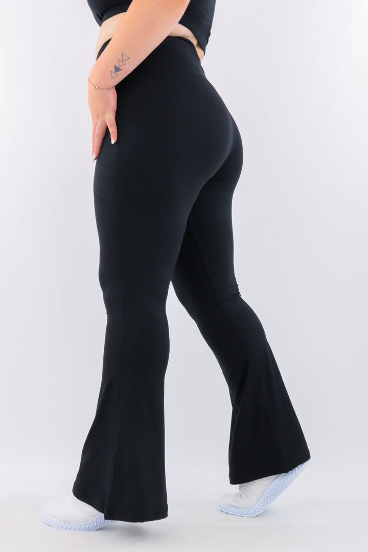 Plain Black - Regular Flarey Leggings - Leg Pockets - Pawlie