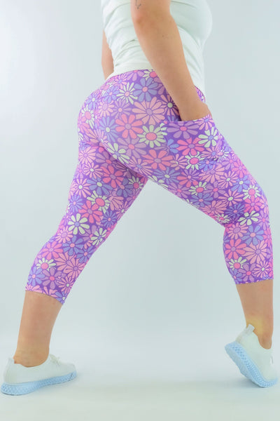 Lilac Daisies - Casual - Capri Leggings - Pockets - Pawlie