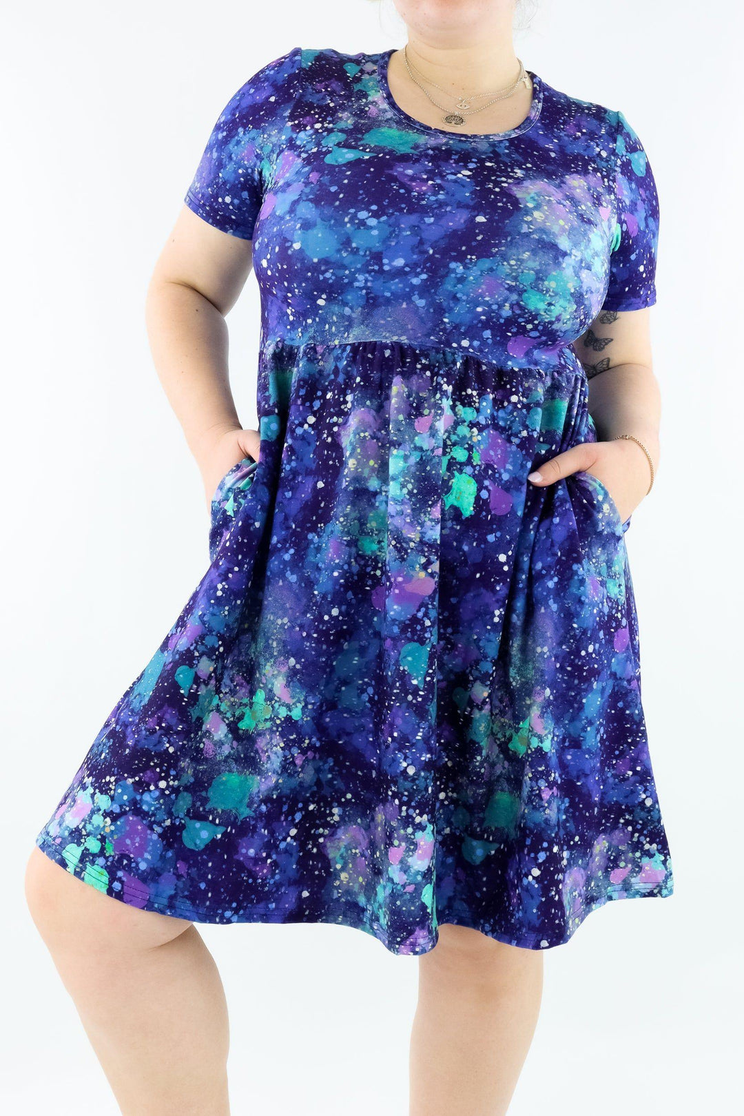 Art Universe - Short Sleeve Skater Dress - Knee Length - Side Pockets - Pawlie