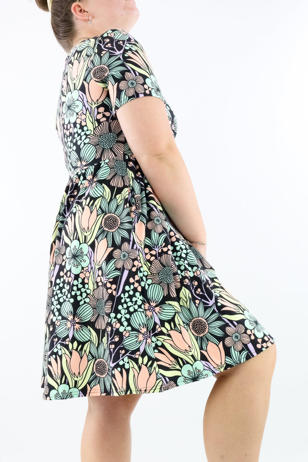 Flower Child - Short Sleeve Skater Dress - Knee Length - Side Pockets - Pawlie