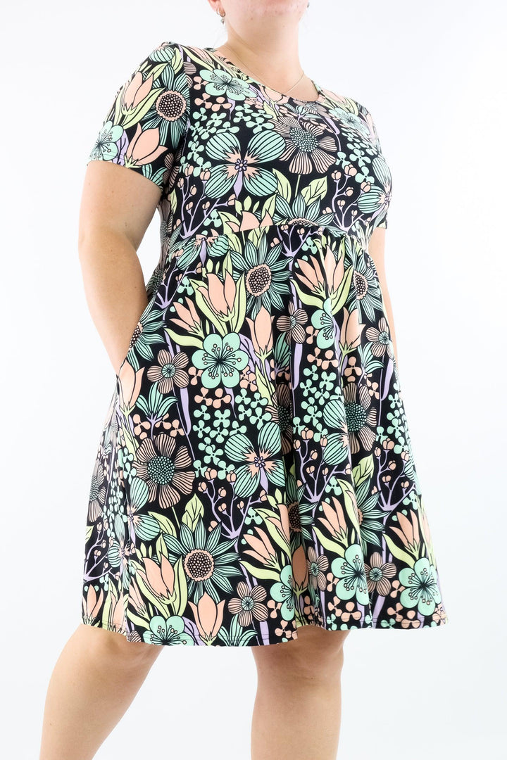 Flower Child - Short Sleeve Skater Dress - Knee Length - Side Pockets - Pawlie