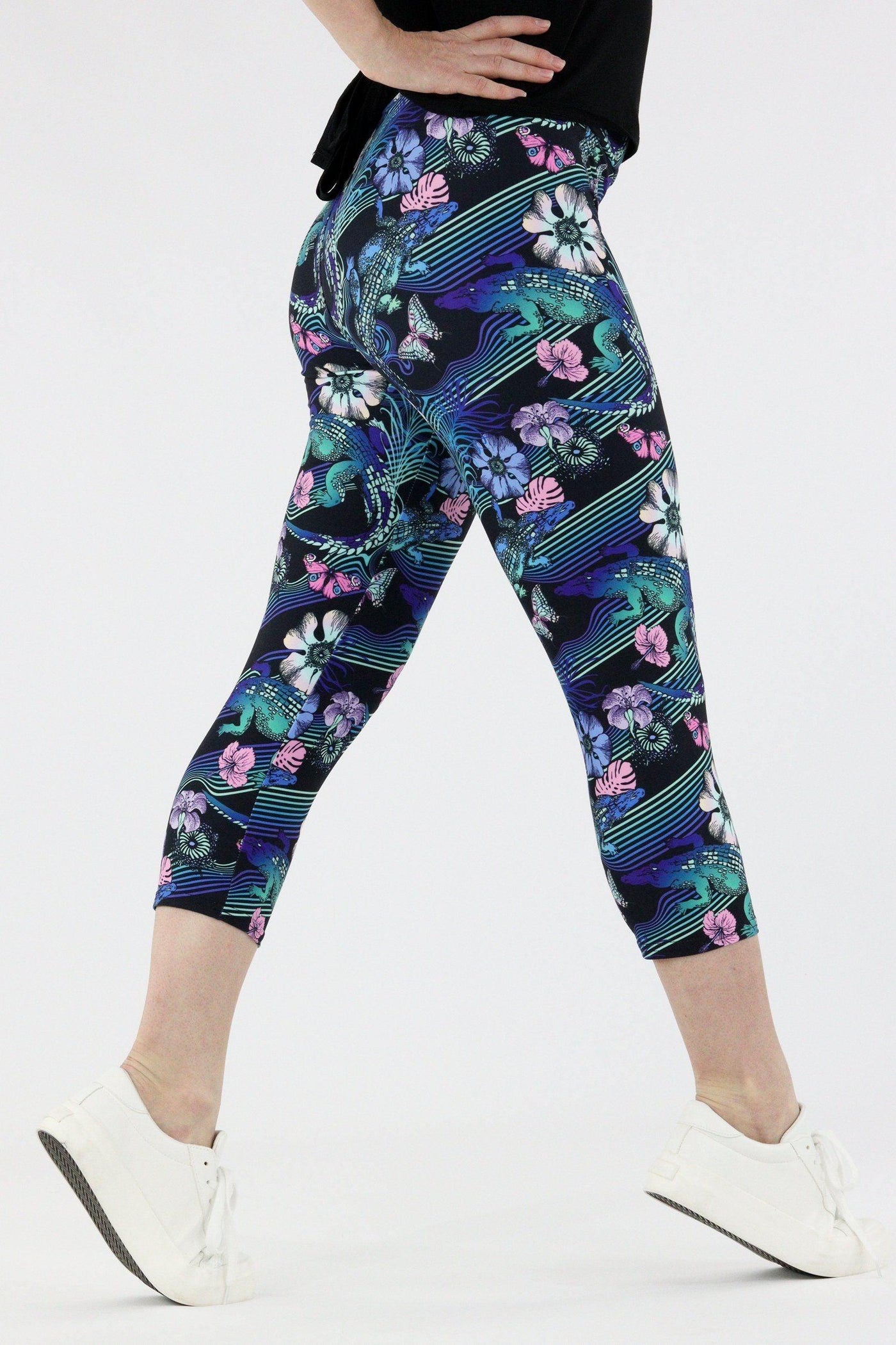 Crocodile Tropics - Casual - Capri Leggings