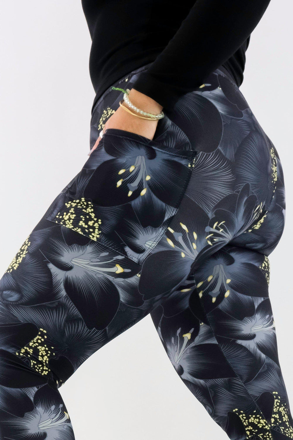 Dark Flowers - Casual - Regular Full Leggings - Pockets Casual Full Leggings - Pockets Pawlie   