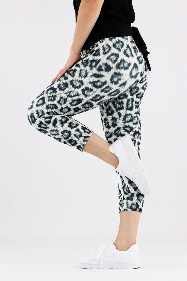 Snow Leopard Fur - Casual Capri Leggings Casual Capri Leggings Pawlie   